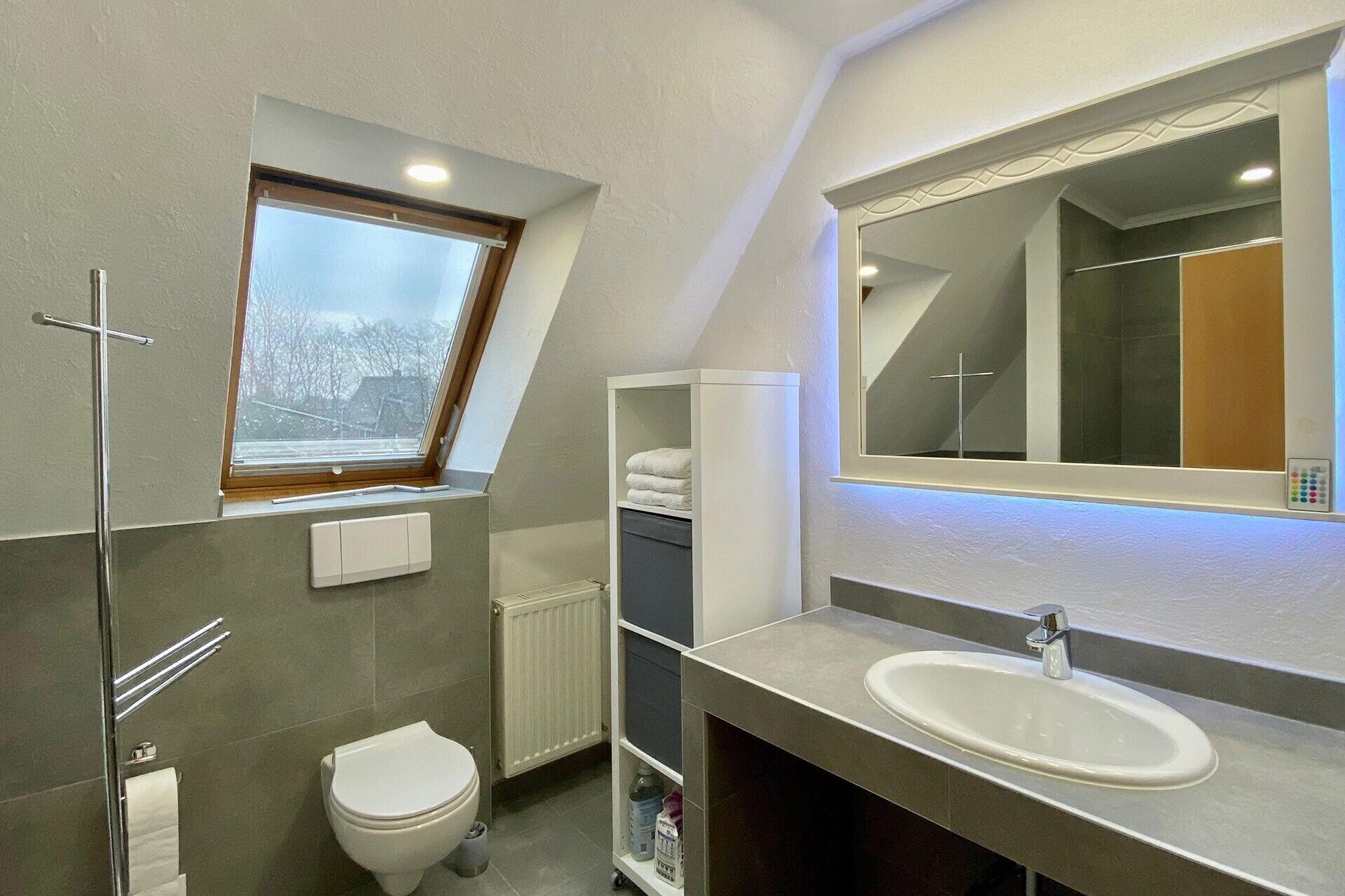 Douche, sèche-cheveux, serviettes fournies