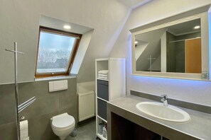 Dusche, Haartrockner, Handtücher