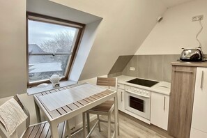 Kylskåp, mikrovågsugn, ugn och spishäll