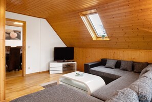 Living area - Apartment 'Stadtvilla' with Private Garden and Wi-Fi (Magdeburg)