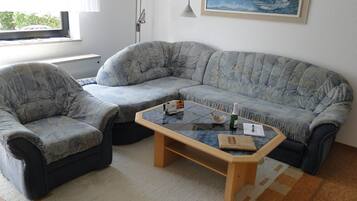 TV, fireplace, stereo