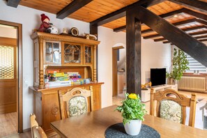 Dining - Apartment 'Zur Sonnenterrasse' with Mountain View, Shared Terrace and Wi-Fi (Schopfheim)