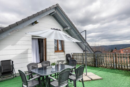 Appartement 'Zur Sonnenterrasse' avec vue sur les montagnes, terrasse partagée et Wi-Fi