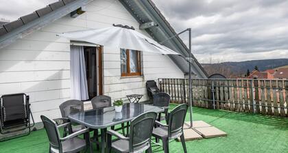 Appartement 'Zur Sonnenterrasse' avec vue sur les montagnes, terrasse partagée et Wi-Fi