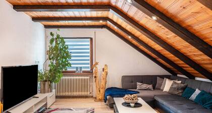 Ferienwohnung 'Zur Sonnenterrasse' mit Bergblick, Gemeinschaftsterrasse und Wi-Fi