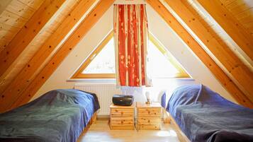 3 bedrooms, iron/ironing board, free WiFi, bed sheets