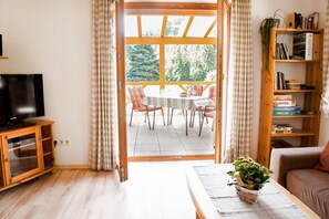 TV, DVD player, table tennis, stereo