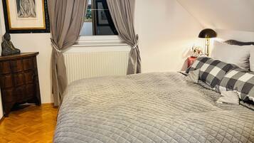 2 bedrooms, iron/ironing board, free WiFi, bed sheets