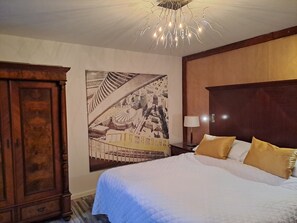 4 bedrooms, iron/ironing board, free WiFi, bed sheets