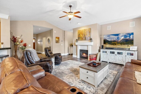 Living area - New home near NAU and Downtown (Flagstaff)