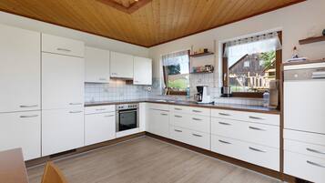 Køleskab, ovn, kogeplade, opvaskemaskine