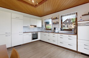 Køleskab, ovn, kogeplade, opvaskemaskine