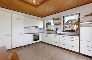 Fridge, oven, stovetop, dishwasher - Apartment 'Ursprung' with Balcony and Wi-Fi (Sankt Georgen)