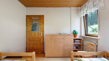 2 quartos, ferros/tábuas de passar roupa, Wi-Fi de cortesia