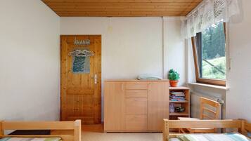 2 sovrum, strykjÀrn/strykbrÀda, gratis wi-fi och sÀngklÀder