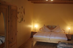 1 bedroom, free WiFi, bed sheets