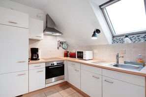 Fridge, microwave, oven, stovetop - Apartment 'Ferienwohnung Abendsonne' with Wi-Fi (Lehe)