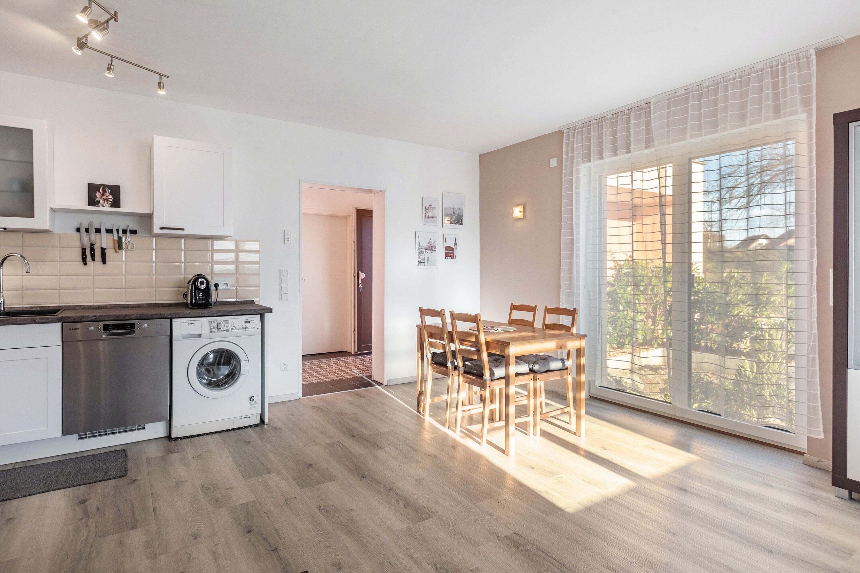 Frigorífic, microones, forn i placa de cuina 