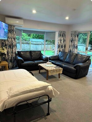 2 Schlafzimmer, Bügeleisen/Bügelbrett, Reisekinderbett, kostenloses WLAN