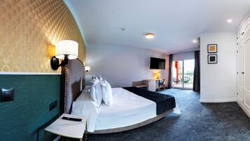Superior kamer, 1 twee- of 2 eenpersoonsbedden, uitzicht op golfbaan | Luxe beddengoed, donzen dekbedden, een minibar, een kluis op de kamer