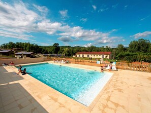 A heated pool - Les Hameaux de Pomette-Chalet 2 Pers. by Interhome (Cazals)