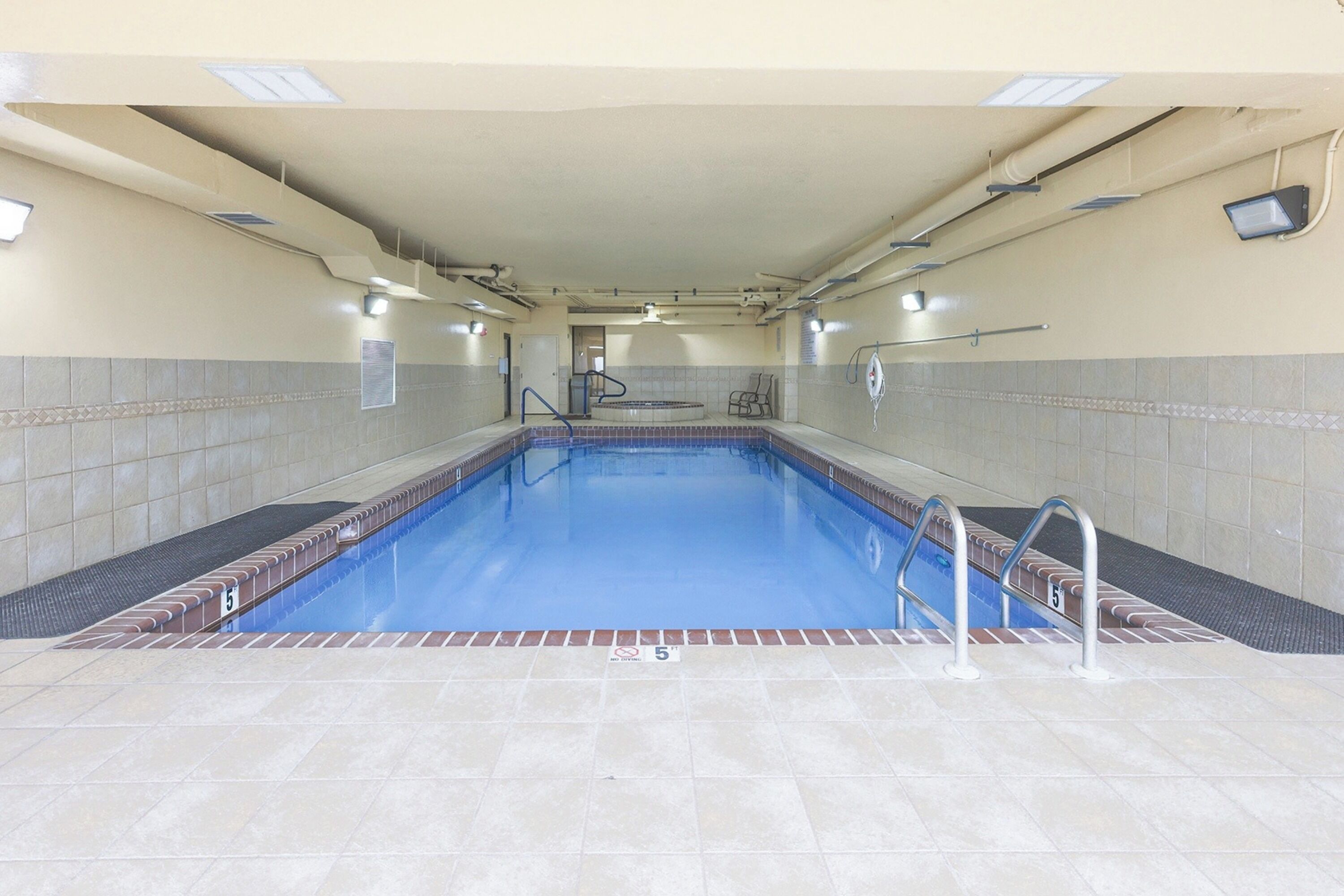 حمام سباحة