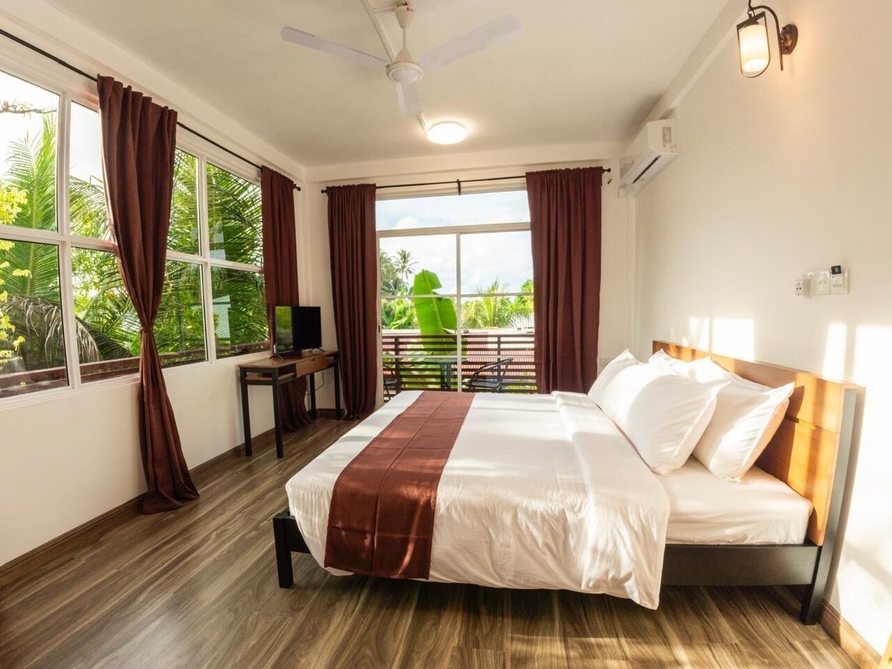 Deluxe Duplex, Balcony, City View | Desk, laptop workspace, soundproofing, iron/ironing board