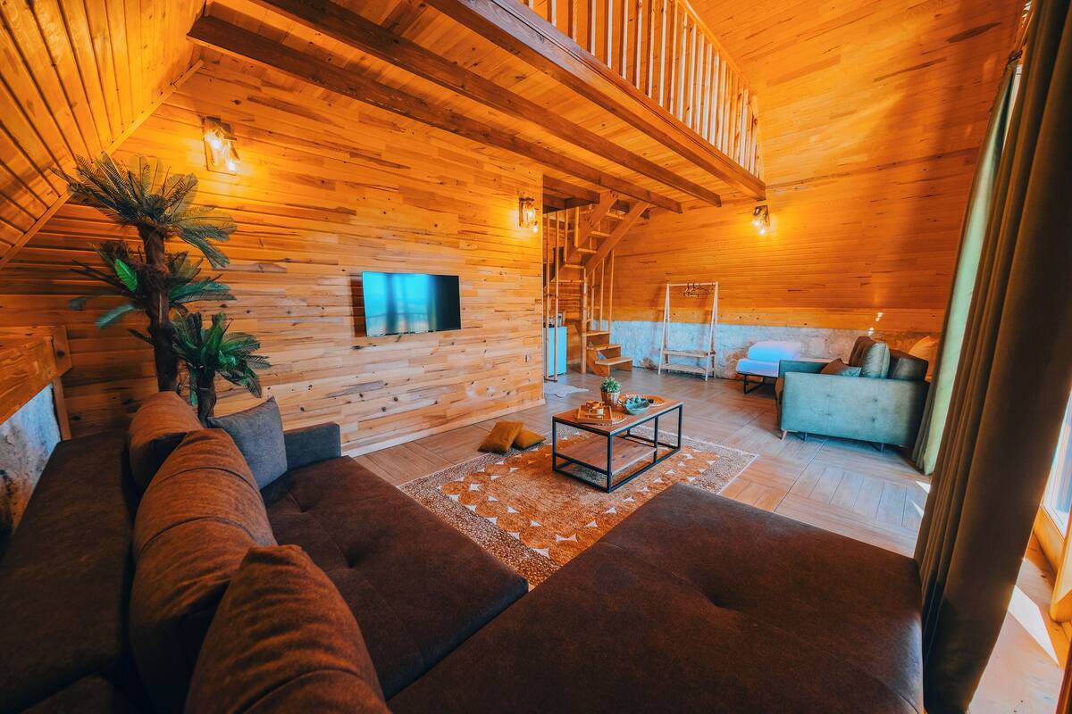 Deluxe Bungalow, Balcony, Mountain View | 15 bedrooms, desk, laptop workspace, soundproofing