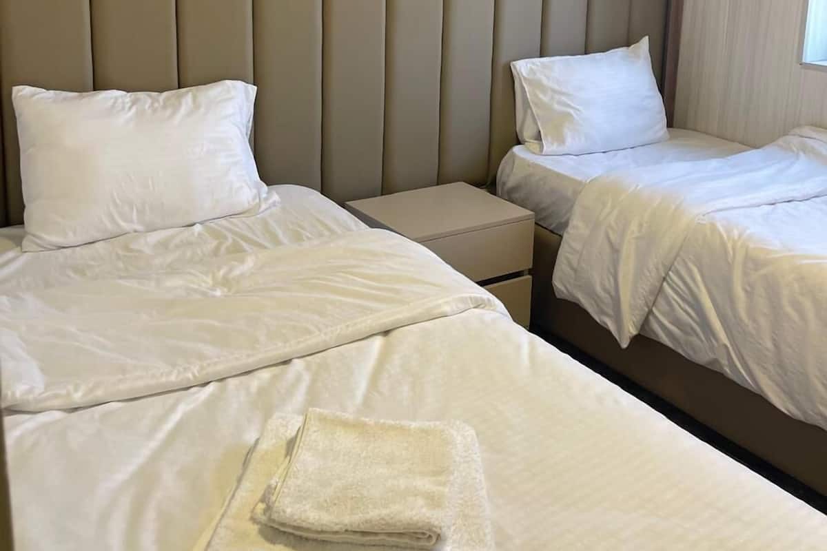 Kahden hengen huone (kaksi sänkyä) | Minibaari, ilmainen Wi-Fi, vuodevaatteet
