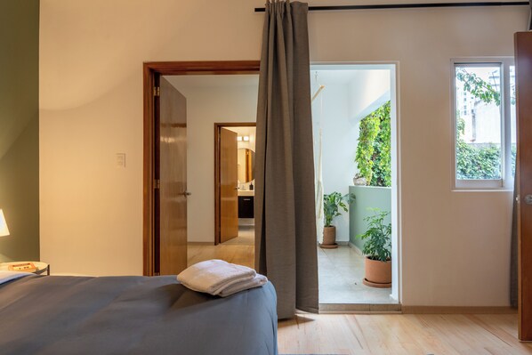 Deluxe Apartment, City View | 3 bedrooms, individually decorated, individually furnished