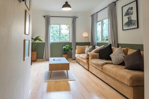 Deluxe Apartment, City View | 3 bedrooms, individually decorated, individually furnished