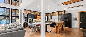 The Grand on Greenbay-7 bedrooms | Sleeps 20 | Modern new build