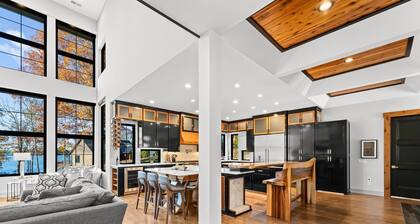 The Grand on Greenbay-7 bedrooms | Sleeps 20 | Modern new build