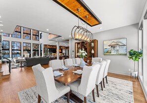 Dining - The Grand on Greenbay-7 bedrooms | Sleeps 20 | Modern new build (Mooresville)