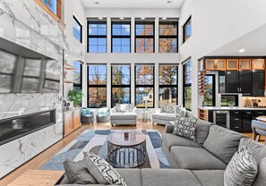 Una Smart TV, una chimenea