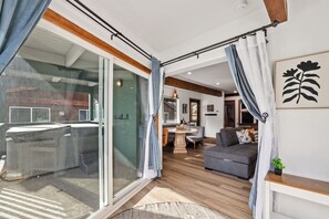 Televisie en een open haard