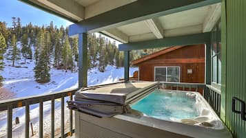 Bathtub spa outdoor
