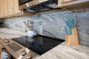Fridge, microwave, oven, stovetop - Luxury New Build - 7 Beds! (Bryan)