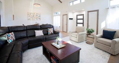 Luxury New Build - 7 Beds!
