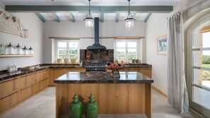 Refrigerador, microondas, horno y lavavajillas 