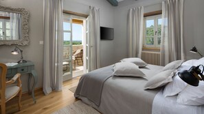 5 habitaciones, tabla de planchar con plancha y wifi gratis 