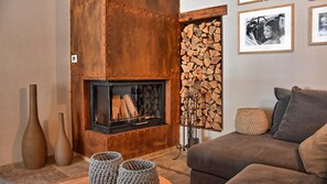 TV, fireplace - Villa Zita by Villas Guide (Pican)