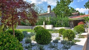 Property grounds - Villa Zita by Villas Guide (Pican)