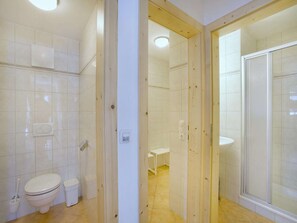 A bathroom with a toilet, bidet, and a shower area. - Zillertal Mountain Escape in Wald im Pinzgau (Wald-Königsleiten)