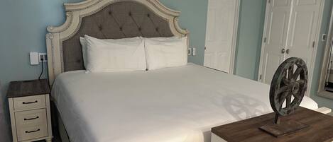 Iron/ironing board, WiFi, bed sheets