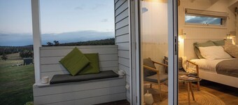 Banjos Cabin Gippsland | Valley Views · Luxury Eco Escape | Pond Valley Views Fi