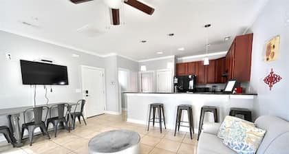 Second Row from the Beach, Right Across the Ocean Blvd 4-bdr Bikes Allowed