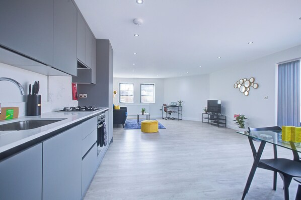 Fridge, microwave, oven, stovetop