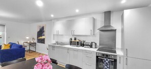 Køleskab, ovn, kogeplade, opvaskemaskine