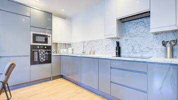 Fridge, microwave, oven